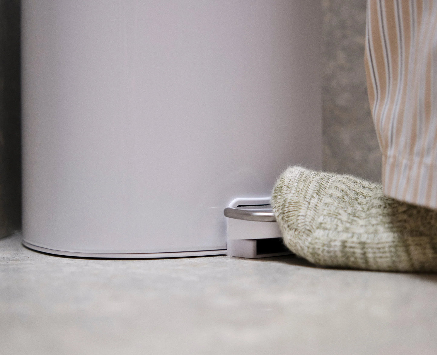 5L Gloss White Bathroom Pedal Bin